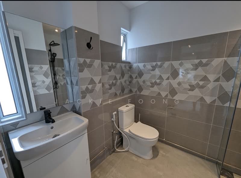 Hoot Kiam Mansion, 25 Hoot Kiam Road, 4 Bedrooms, 1,464 sqft, Walk-up Apartment For Sale, by Jackie Foong, 500194139 - Bathroom - PropertyGuru.com.sg