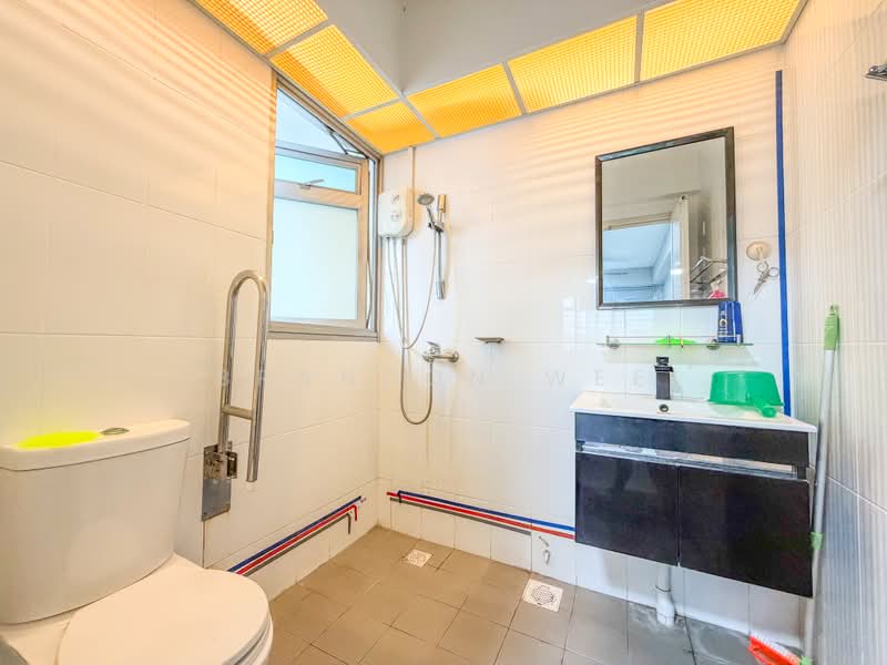 513D Yishun Street 51, 513D Yishun Street 51, 4 Bedrooms, 1,292 sqft, HDB Flat For Sale, by Brandon Wee, 500194148 - Bathroom - PropertyGuru.com.sg
