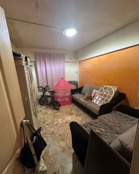 481 Jurong West Street 41, 481 Jurong West Street 41, 2 Bedrooms, 721 sqft, HDB Flat For Sale, by Mohamad Faizal Bin Hanafi, 500194163 - Living Room - PropertyGuru.com.sg