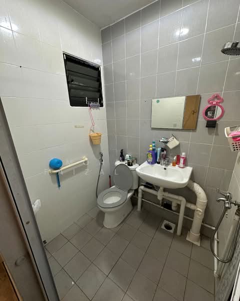 481 Jurong West Street 41, 481 Jurong West Street 41, 2 Bedrooms, 721 sqft, HDB Flat For Sale, by Mohamad Faizal Bin Hanafi, 500194163 - Bathroom - PropertyGuru.com.sg