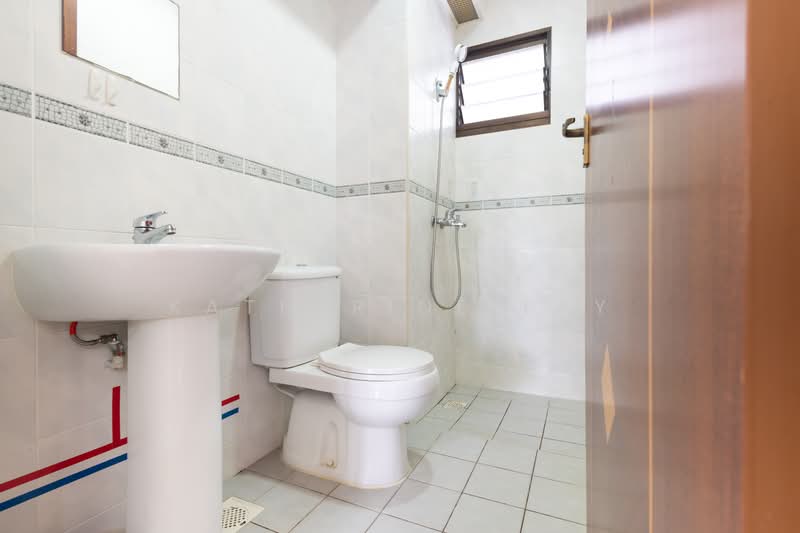90 Tanglin Halt Road, 90 Tanglin Halt Road, 3 Bedrooms, 968 sqft, HDB Flat For Sale, by Katherine Tay, 500194194 - Common Bathroom - PropertyGuru.com.sg