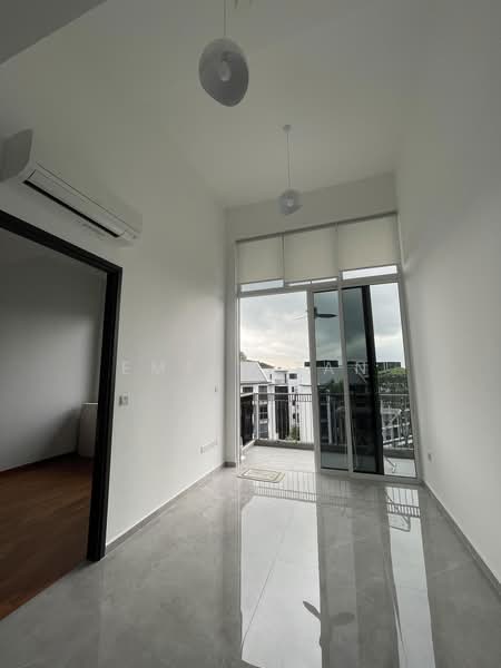 Mayfair Gardens, 8 Rifle Range Road, 1 Bedroom, 592 sqft, Condominium For Sale, by Emily Tan, 500194195 - Balcony - PropertyGuru.com.sg