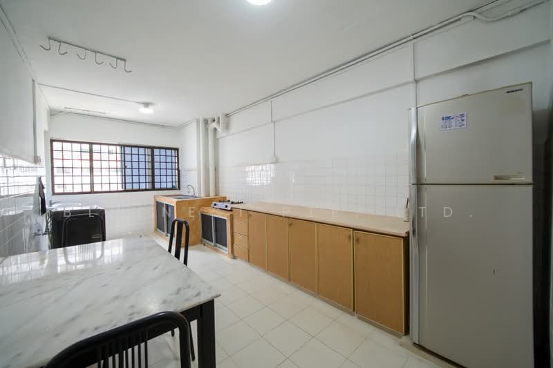 412 Jurong West Street 42, 412 Jurong West Street 42, 3 Bedrooms, 1,108 sqft, HDB Flat For Sale, by KENNETH CHUA, 500194199 - Kitchen - PropertyGuru.com.sg