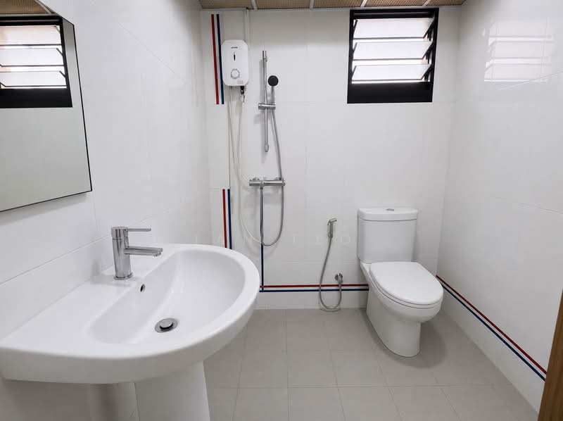 468B Bukit Batok West Avenue 9, 468B Bukit Batok West Avenue 9, 2 Bedrooms, 732 sqft, HDB Flat For Sale, by Ian Teo, 500194239 - Bathroom - PropertyGuru.com.sg