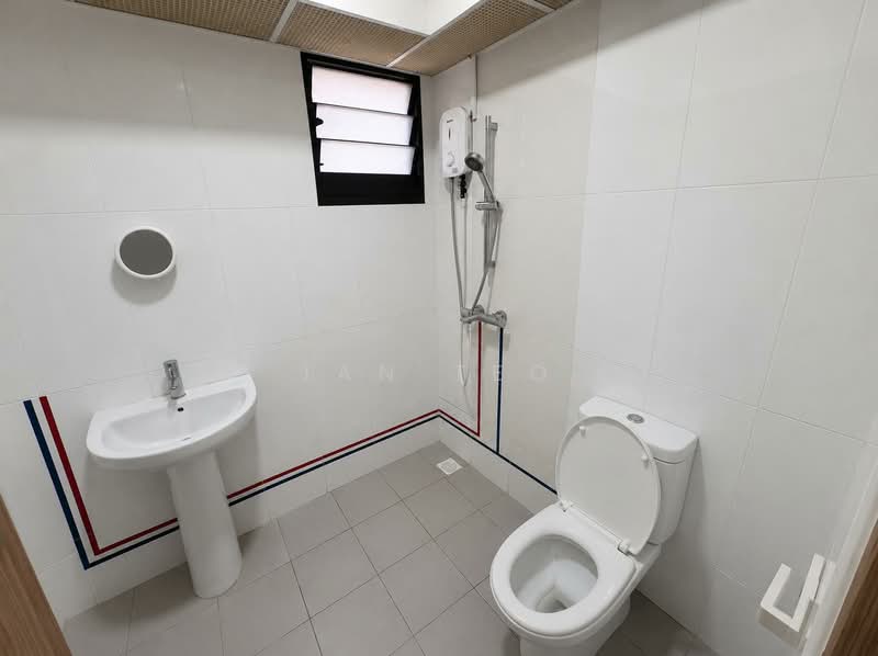 468B Bukit Batok West Avenue 9, 468B Bukit Batok West Avenue 9, 2 Bedrooms, 732 sqft, HDB Flat For Sale, by Ian Teo, 500194239 - Bathroom - PropertyGuru.com.sg