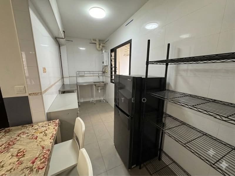 468B Bukit Batok West Avenue 9, 468B Bukit Batok West Avenue 9, 2 Bedrooms, 732 sqft, HDB Flat For Sale, by Ian Teo, 500194239 - Kitchen - PropertyGuru.com.sg