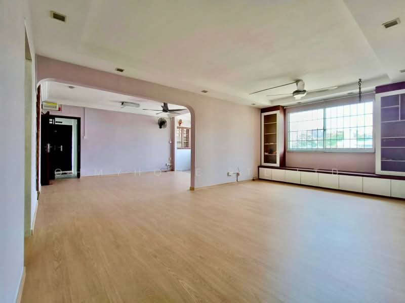 429 Pasir Ris Drive 6, 429 Pasir Ris Drive 6, 3 Bedrooms, 1,323 sqft, HDB Flat For Sale, by AARON LIM, 500194256 - Living Room - PropertyGuru.com.sg