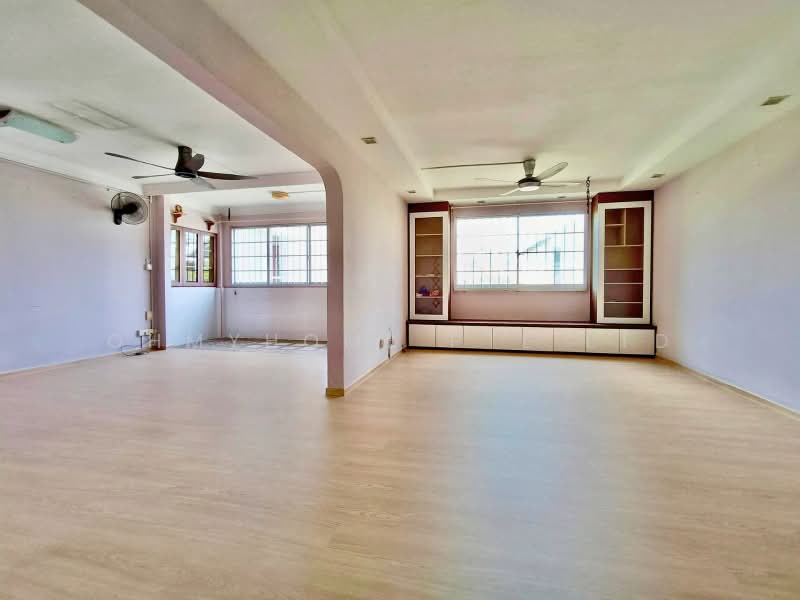 429 Pasir Ris Drive 6, 429 Pasir Ris Drive 6, 3 Bedrooms, 1,323 sqft, HDB Flat For Sale, by AARON LIM, 500194256 - Living Room - PropertyGuru.com.sg