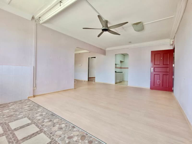429 Pasir Ris Drive 6, 429 Pasir Ris Drive 6, 3 Bedrooms, 1,323 sqft, HDB Flat For Sale, by AARON LIM, 500194256 - Living Room - PropertyGuru.com.sg