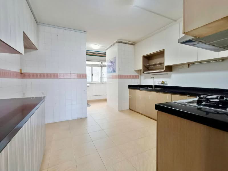 429 Pasir Ris Drive 6, 429 Pasir Ris Drive 6, 3 Bedrooms, 1,323 sqft, HDB Flat For Sale, by AARON LIM, 500194256 - Kitchen - PropertyGuru.com.sg