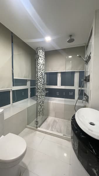 Bayou Residence, 349 Upper Paya Lebar Road, 3 Bedrooms, 904 sqft, Condominium For Sale, by Ivan Sim, 500194266 - Bathroom - PropertyGuru.com.sg