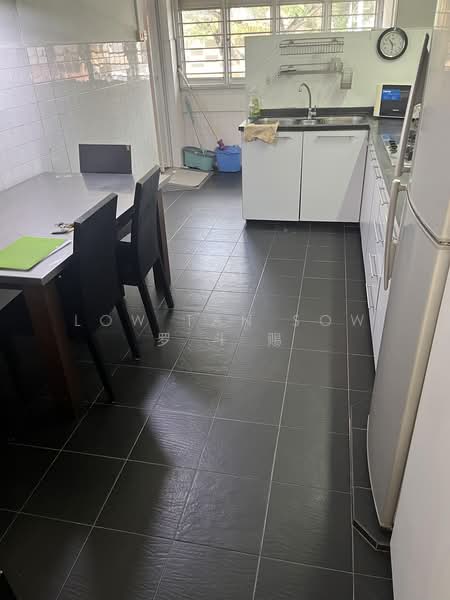 725 Clementi West Street 2, 725 Clementi West Street 2, 2 Bedrooms, 732 sqft, HDB Flat For Sale, by Low Tan Sow 罗 斗 赐, 500194267 - Kitchen - PropertyGuru.com.sg
