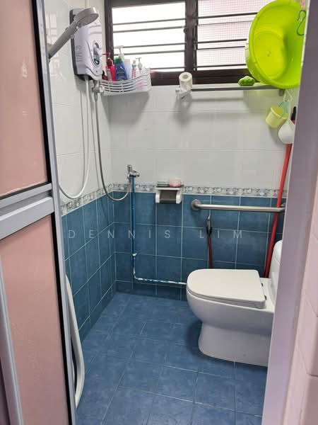 607 Clementi West Street 1, 607 Clementi West Street 1, 2 Bedrooms, 721 sqft, HDB Flat For Sale, by Dennis Lim, 500194277 - Bathroom - PropertyGuru.com.sg
