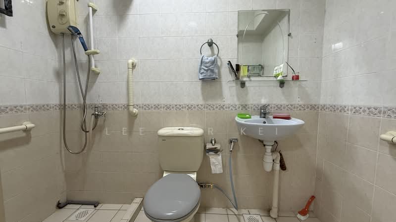 691A Choa Chu Kang Crescent, 691A Choa Chu Kang Crescent, 3 Bedrooms, 980 sqft, HDB Flat For Sale, by Lee Kar Kei, 500194278 - Bathroom - PropertyGuru.com.sg