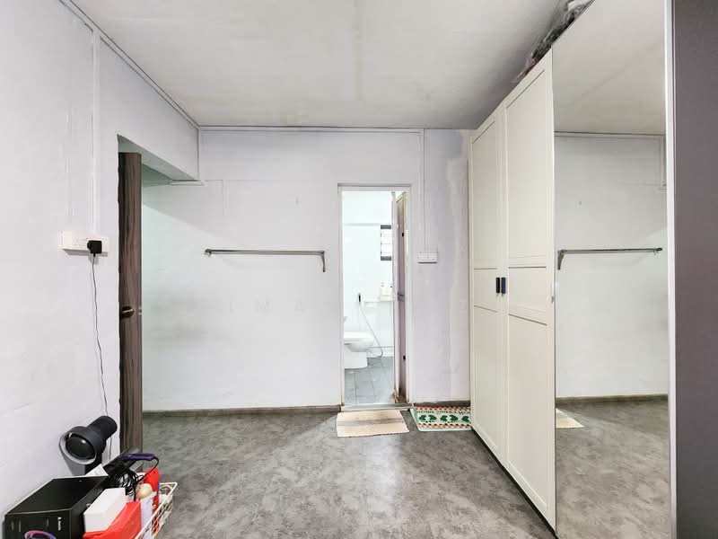 447 Jurong West Street 42, 447 Jurong West Street 42, 3 Bedrooms, 1,109 sqft, HDB Flat For Sale, by Aiman Roza, 500194281 - Bathroom - PropertyGuru.com.sg