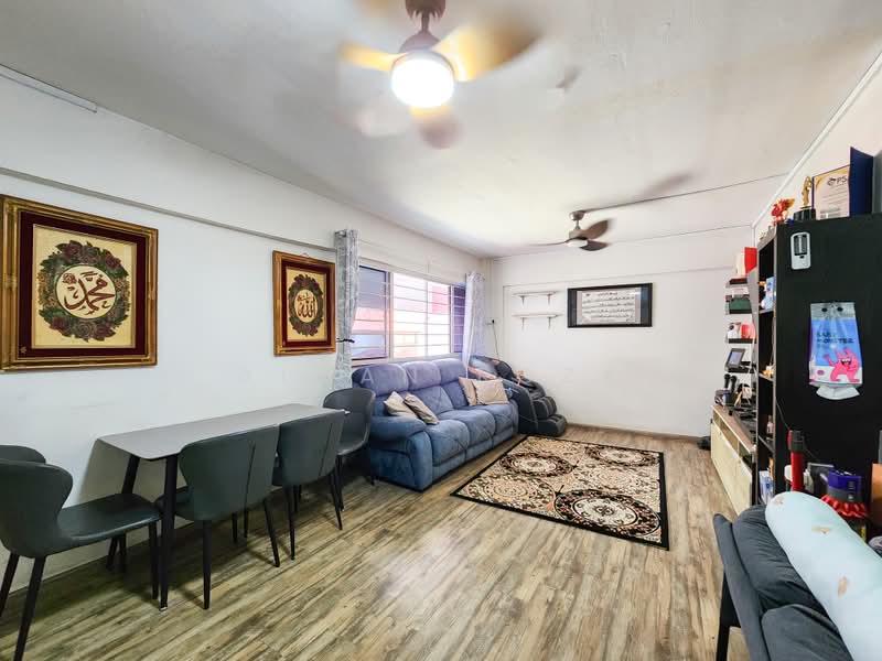 447 Jurong West Street 42, 447 Jurong West Street 42, 3 Bedrooms, 1,109 sqft, HDB Flat For Sale, by Aiman Roza, 500194281 - Living Room - PropertyGuru.com.sg
