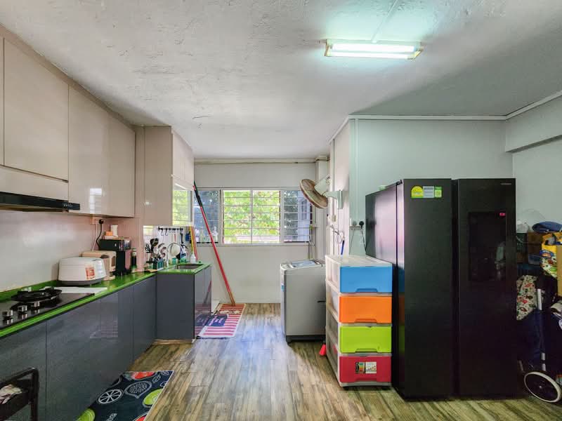 447 Jurong West Street 42, 447 Jurong West Street 42, 3 Bedrooms, 1,109 sqft, HDB Flat For Sale, by Aiman Roza, 500194281 - Kitchen - PropertyGuru.com.sg