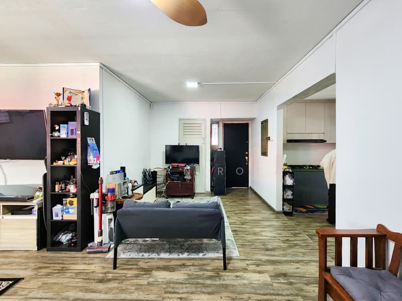 447 Jurong West Street 42, 447 Jurong West Street 42, 3 Bedrooms, 1,109 sqft, HDB Flat For Sale, by Aiman Roza, 500194281 - Living Room - PropertyGuru.com.sg