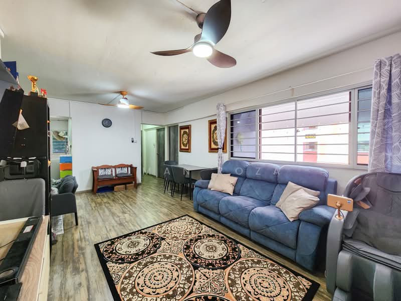 447 Jurong West Street 42, 447 Jurong West Street 42, 3 Bedrooms, 1,109 sqft, HDB Flat For Sale, by Aiman Roza, 500194281 - Living Room - PropertyGuru.com.sg