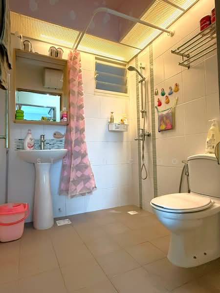 194B Bukit Batok West Avenue 6, 194B Bukit Batok West Avenue 6, Room Rental, 120 sqft, HDB Flat For Rent, by Steven Choo, 500194289 - Bathroom - PropertyGuru.com.sg