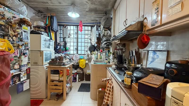 168 Stirling Road, 168 Stirling Road, 2 Bedrooms, 646 sqft, HDB Flat For Sale, by James Yeo, 500194290 - Kitchen - PropertyGuru.com.sg