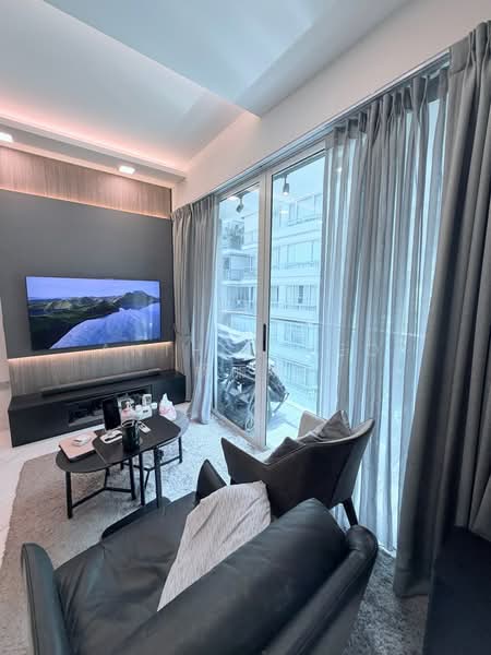 Suites at Orchard, 38 Handy Road, 2 Bedrooms, 549 sqft, Condominium For Sale, by Anthea Yeo 杨丽娇, 500194291 - Living Room - PropertyGuru.com.sg