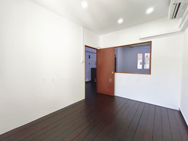 No GST | Petite All-White Shophouse with High Pitched Ceiling, Tras Street Tanjong Pagar Road Amoy Street, Chinatown / Tanjong Pagar, 722 sqft, Shop / Shophouse For Rent, by Krystal Khor, 500194307 - Interior - CommercialGuru.com.sg