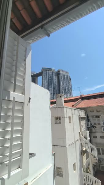 No GST | Petite All-White Shophouse with High Pitched Ceiling, Tras Street Tanjong Pagar Road Amoy Street, Chinatown / Tanjong Pagar, 722 sqft, Shop / Shophouse For Rent, by Krystal Khor, 500194307 - Exterior - CommercialGuru.com.sg