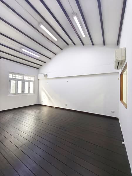 No GST | Petite All-White Shophouse with High Pitched Ceiling, Tras Street Tanjong Pagar Road Amoy Street, Chinatown / Tanjong Pagar, 722 sqft, Shop / Shophouse For Rent, by Krystal Khor, 500194307 - Interior - CommercialGuru.com.sg