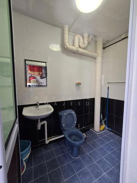 653 Woodlands Ring Road, 653 Woodlands Ring Road, Admiralty / Woodlands, Room Rental, 300 sqft, HDB Flat For Rent, by Norjahan Majeed, 500194312 - Bathroom - PropertyGuru.com.sg