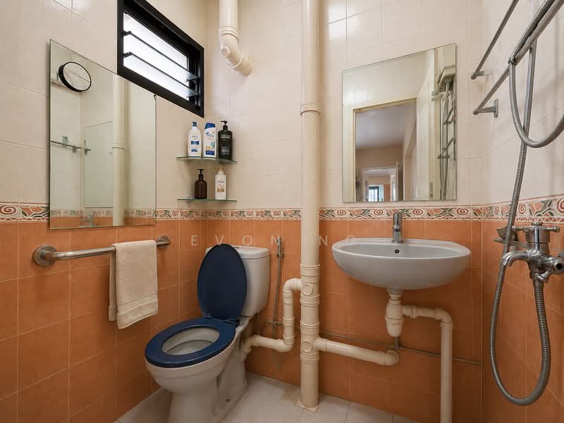 319 Ang Mo Kio Avenue 1, 319 Ang Mo Kio Avenue 1, 2 Bedrooms, 786 sqft, HDB Flat For Sale, by Evon Ng, 500194325 - Bathroom - PropertyGuru.com.sg