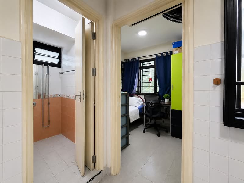 319 Ang Mo Kio Avenue 1, 319 Ang Mo Kio Avenue 1, 2 Bedrooms, 786 sqft, HDB Flat For Sale, by Evon Ng, 500194325 - Bathroom - PropertyGuru.com.sg