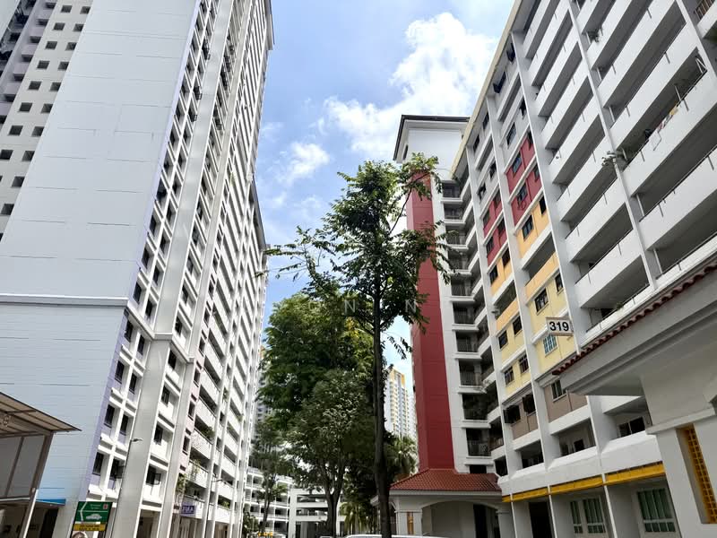 319 Ang Mo Kio Avenue 1, 319 Ang Mo Kio Avenue 1, 2 Bedrooms, 786 sqft, HDB Flat For Sale, by Evon Ng, 500194325 - Exterior - PropertyGuru.com.sg