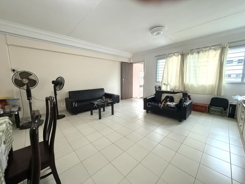877 Tampines Street 84, 877 Tampines Street 84, 3 Bedrooms, 1,200 sqft, HDB Flat For Rent, by Jun Xian Chua, 500194348 - Living Room - PropertyGuru.com.sg