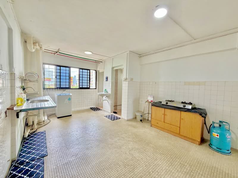 411 Pandan Gardens, 411 Pandan Gardens, 2 Bedrooms, 775 sqft, HDB Flat For Sale, by Aiman Roza, 500194384 - Kitchen - PropertyGuru.com.sg