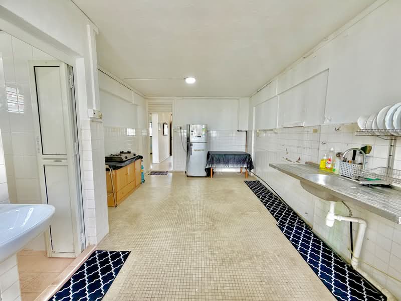 411 Pandan Gardens, 411 Pandan Gardens, 2 Bedrooms, 775 sqft, HDB Flat For Sale, by Aiman Roza, 500194384 - Kitchen - PropertyGuru.com.sg