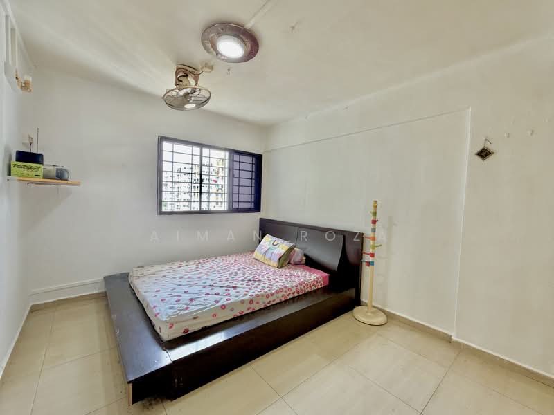 411 Pandan Gardens, 411 Pandan Gardens, 2 Bedrooms, 775 sqft, HDB Flat For Sale, by Aiman Roza, 500194384 - Bedroom - PropertyGuru.com.sg