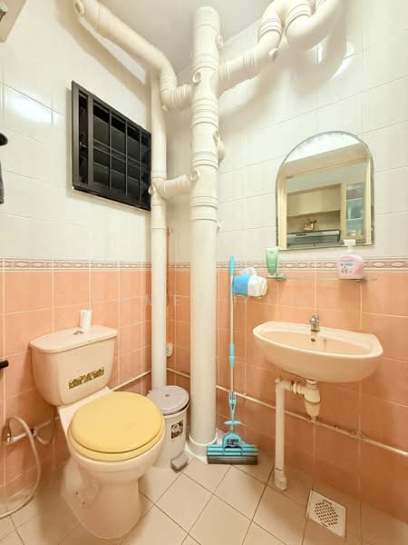 689A Choa Chu Kang Drive, 689A Choa Chu Kang Drive, 3 Bedrooms, 969 sqft, HDB Flat For Sale, by James Yeo, 500194385 - Bathroom - PropertyGuru.com.sg