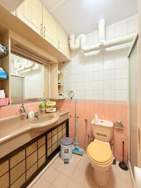 689A Choa Chu Kang Drive, 689A Choa Chu Kang Drive, 3 Bedrooms, 969 sqft, HDB Flat For Sale, by James Yeo, 500194385 - Bathroom - PropertyGuru.com.sg