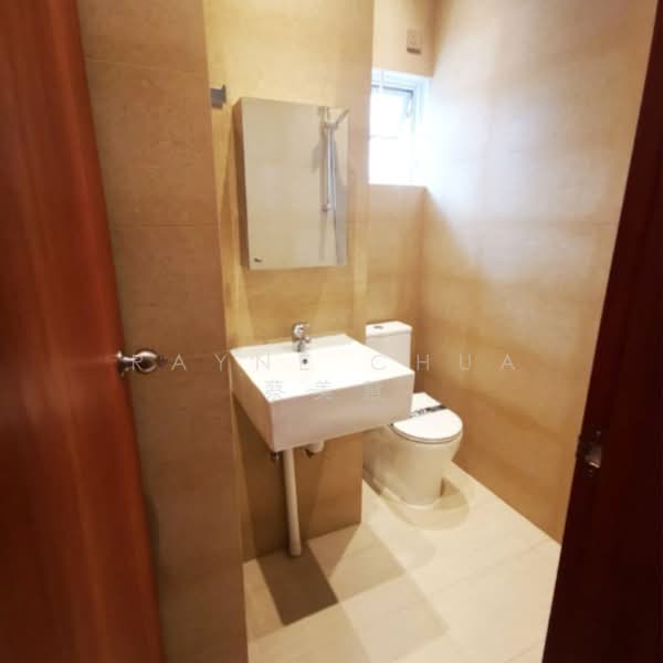 Thomson Garden Estate, Sin Ming Road, 6 Bedrooms, 4,000 sqft, Semi-Detached House For Rent, by Rayne Chua 蔡美慧, 500194410 - Bathroom - PropertyGuru.com.sg