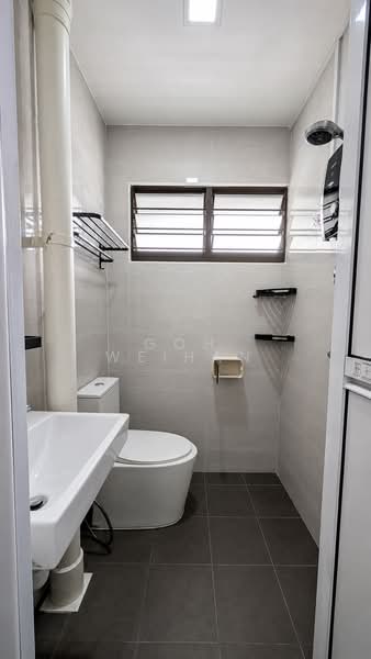 442 Clementi Avenue 3, 442 Clementi Avenue 3, 2 Bedrooms, 732 sqft, HDB Flat For Rent, by Goh Weihan, 500194464 - Common Bathroom - PropertyGuru.com.sg