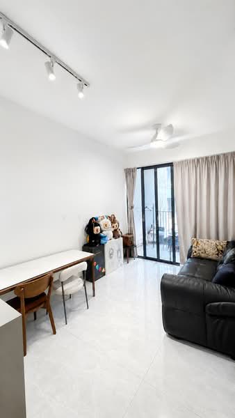 The Florence Residences, 85 Hougang Avenue 2, 1 Bedroom, 484 sqft, Condominium For Sale, by Yi Ming Loh, 500194472 - Living Room - PropertyGuru.com.sg