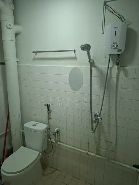 472 Tampines Street 44, 472 Tampines Street 44, 2 Bedrooms, 850 sqft, HDB Flat For Rent, by Clement Huang, 500194479 - Bathroom - PropertyGuru.com.sg