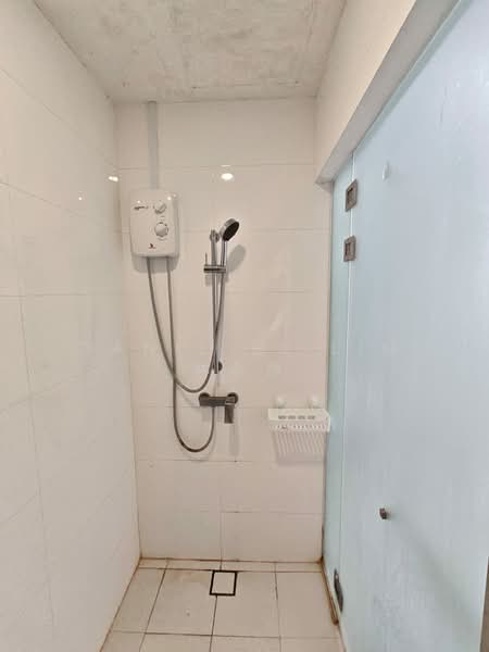 #1 Loft, 1 Lorong 24 Geylang, 1 Bedroom, 198 sqft, Apartment For Rent, by Danis ET Lim 林永添, 500194494 - Bathroom - PropertyGuru.com.sg