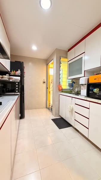 Whitewater, 21 Pasir Ris Street 72, 3 Bedrooms, 1,141 sqft, Executive Condominium For Sale, by Jean Chua, 500194495 - Kitchen - PropertyGuru.com.sg