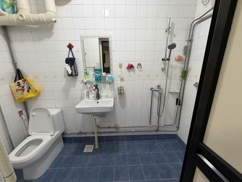 791 Choa Chu Kang North 6, 791 Choa Chu Kang North 6, 3 Bedrooms, 1,162 sqft, HDB Flat For Sale, by Sam Lee, 500194524 - Bathroom - PropertyGuru.com.sg