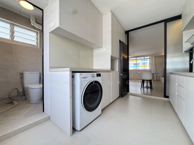 166 Bedok South Avenue 3, 166 Bedok South Avenue 3, 3 Bedrooms, 893 sqft, HDB Flat For Rent, by Jeremy Khoo, 500194531 - Bathroom - PropertyGuru.com.sg