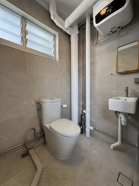 166 Bedok South Avenue 3, 166 Bedok South Avenue 3, 3 Bedrooms, 893 sqft, HDB Flat For Rent, by Jeremy Khoo, 500194531 - Bathroom - PropertyGuru.com.sg