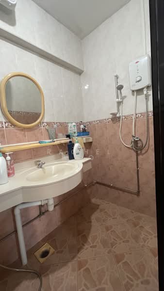 533 Hougang Avenue 6, 533 Hougang Avenue 6, Room Rental, 120 sqft, HDB Flat For Rent, by Rachel Koo, 500194532 - Bathroom - PropertyGuru.com.sg