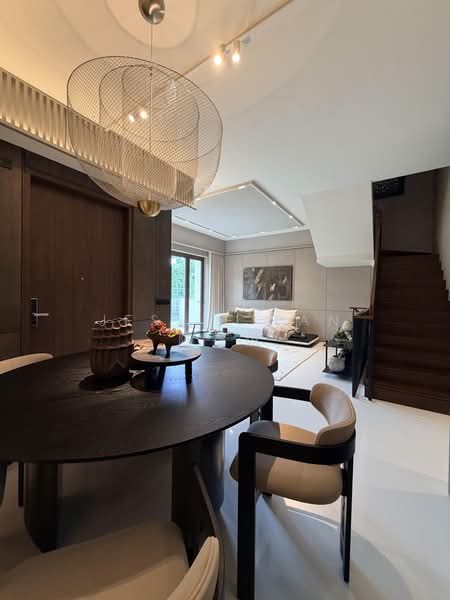 Parksuites, 18 Holland Grove Road, 5 Bedrooms, 3,068 sqft, Condominium For Sale, by Jessie Tan 陈杰识, 500194549 - PropertyGuru.com.sg